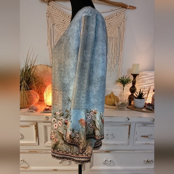 #087 Just Fashion Now Bell Sleeve top - Picture 2 of 3